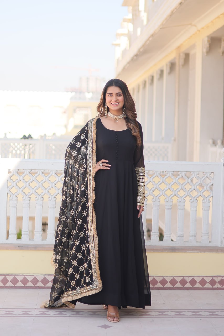 Keshavi'S Black Coloured Gown